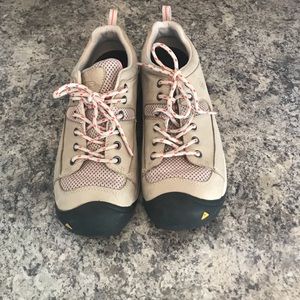 Like new Keens size 10.5